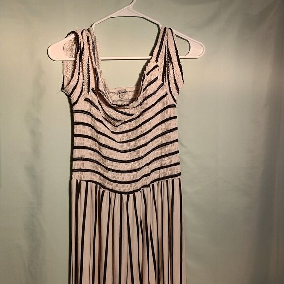 Jumpsuit - Picture 2 of 4